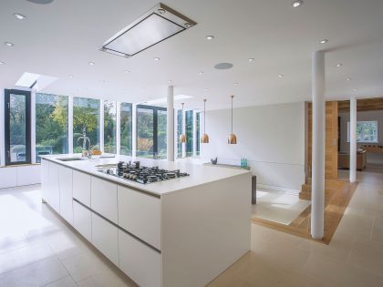 A Stylish Home Featuring a Warm and Elegant Color Palette in Winchester by OB Architecture (11)