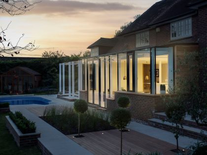 A Stylish Home Featuring a Warm and Elegant Color Palette in Winchester by OB Architecture (12)