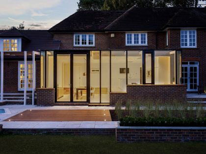 A Stylish Home Featuring a Warm and Elegant Color Palette in Winchester by OB Architecture (13)