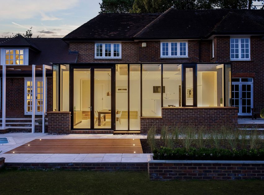 A Stylish Home Featuring a Warm and Elegant Color Palette in Winchester by OB Architecture (13)