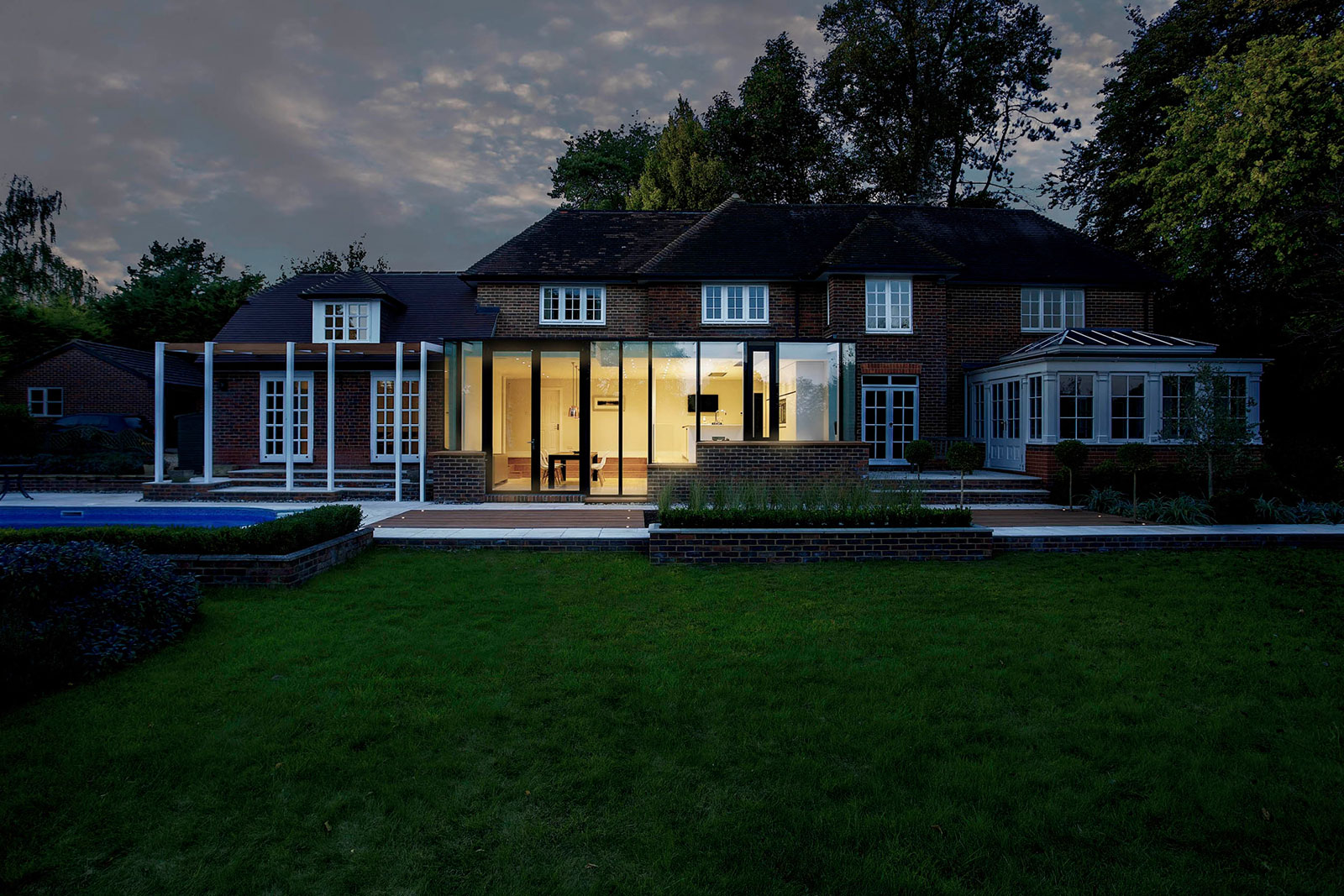 A Stylish Home Featuring a Warm and Elegant Color Palette in Winchester by OB Architecture (15)