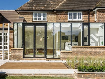 A Stylish Home Featuring a Warm and Elegant Color Palette in Winchester by OB Architecture (4)