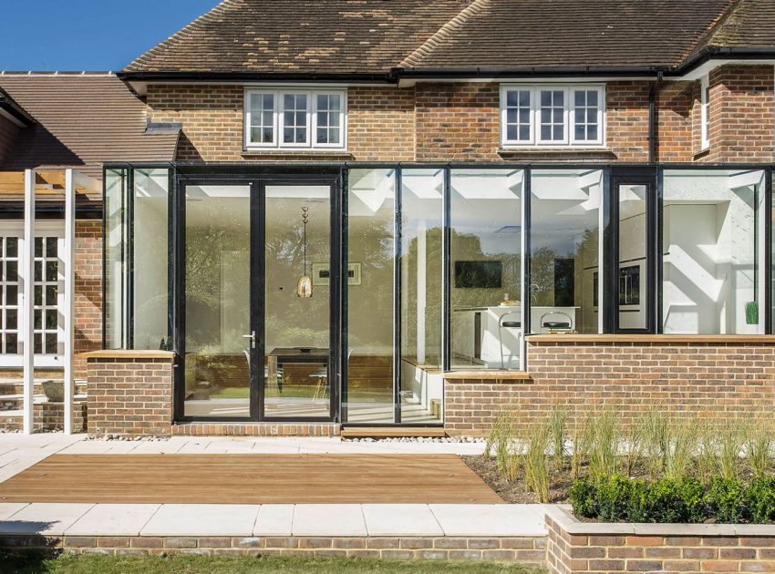 A Stylish Home Featuring a Warm and Elegant Color Palette in Winchester by OB Architecture (4)