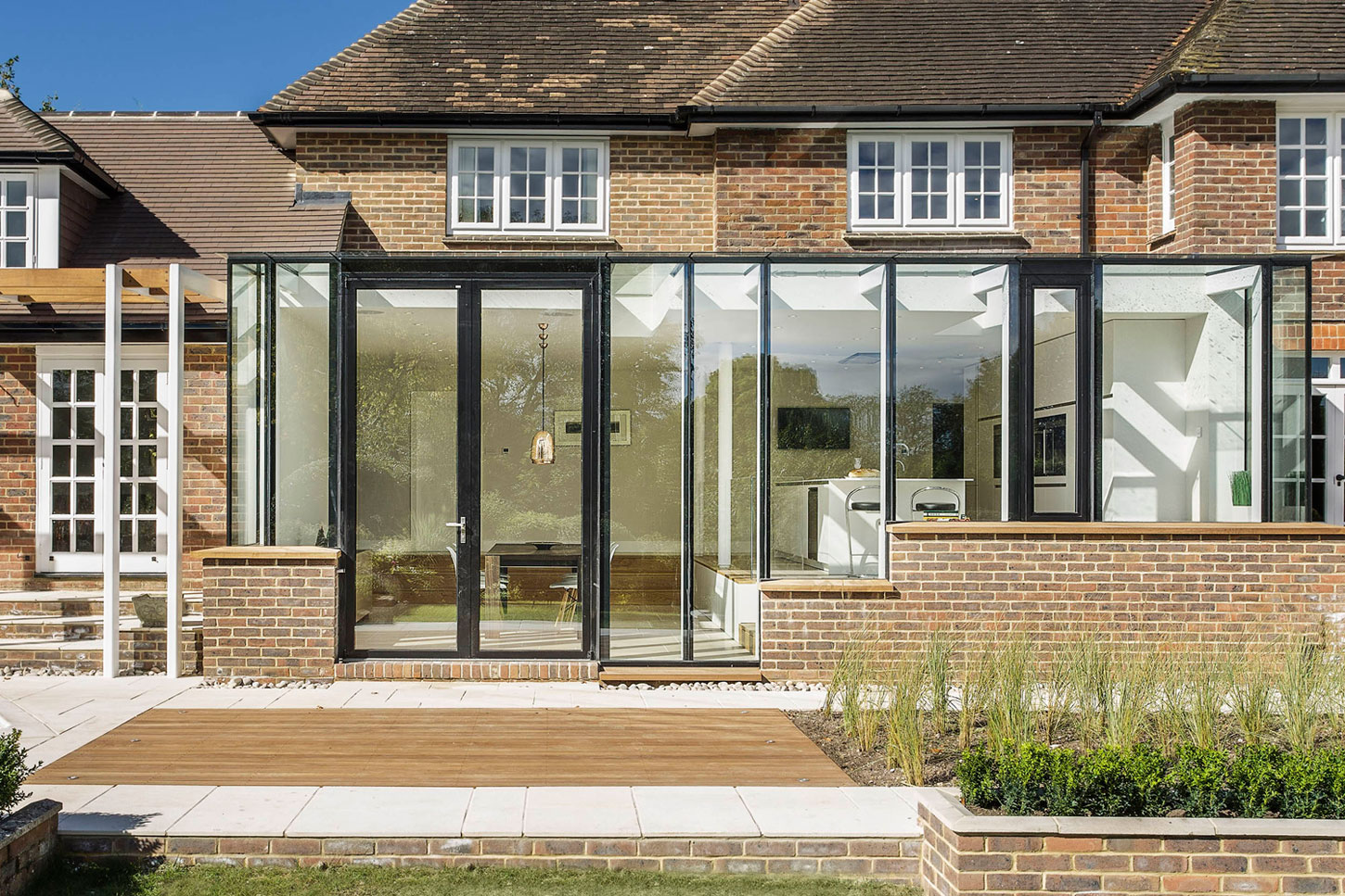 A Stylish Home Featuring a Warm and Elegant Color Palette in Winchester by OB Architecture (4)