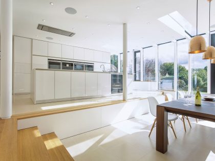 A Stylish Home Featuring a Warm and Elegant Color Palette in Winchester by OB Architecture (8)