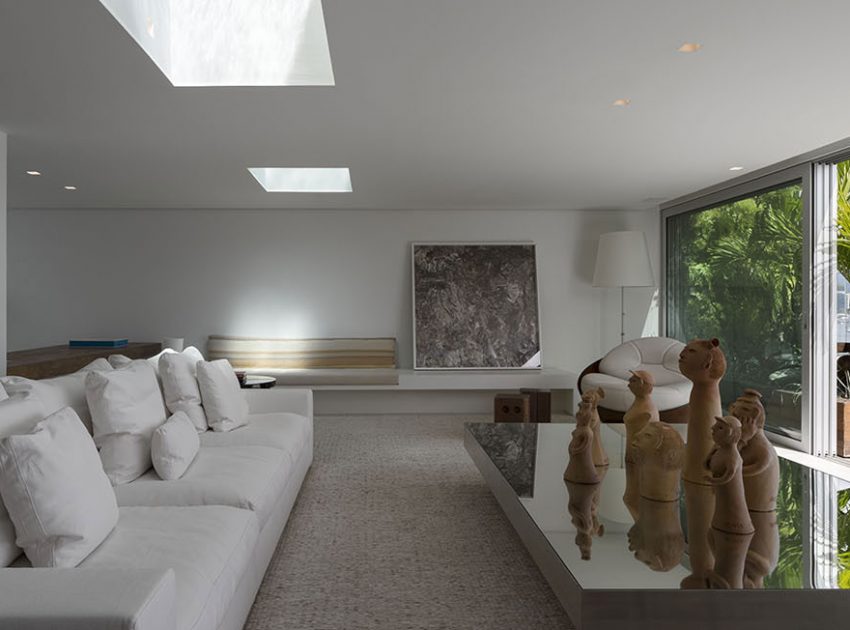 A Stylish Modern Home Sparkles with Classy and Luxurious Interiors in Rio de Janeiro by Studio Arthur Casas (1)