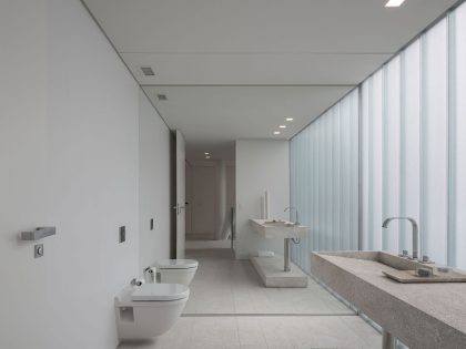 A Stylish Modern Home Sparkles with Classy and Luxurious Interiors in Rio de Janeiro by Studio Arthur Casas (14)