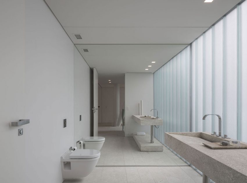 A Stylish Modern Home Sparkles with Classy and Luxurious Interiors in Rio de Janeiro by Studio Arthur Casas (14)