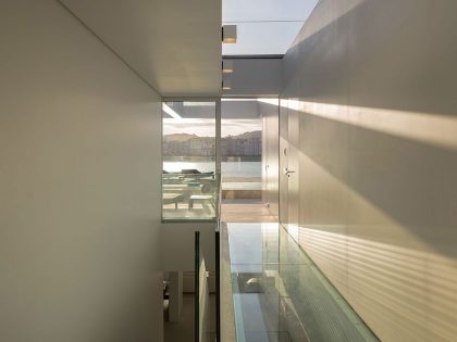 A Stylish Modern Home Sparkles with Classy and Luxurious Interiors in Rio de Janeiro by Studio Arthur Casas (16)