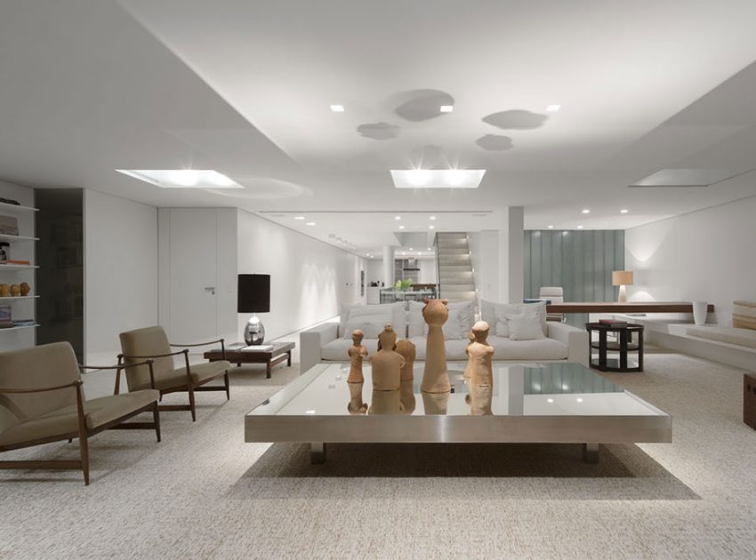 A Stylish Modern Home Sparkles with Classy and Luxurious Interiors in Rio de Janeiro by Studio Arthur Casas (18)
