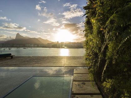 A Stylish Modern Home Sparkles with Classy and Luxurious Interiors in Rio de Janeiro by Studio Arthur Casas (19)