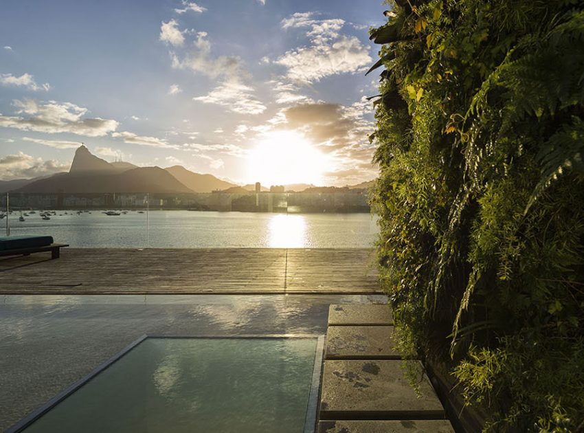 A Stylish Modern Home Sparkles with Classy and Luxurious Interiors in Rio de Janeiro by Studio Arthur Casas (19)