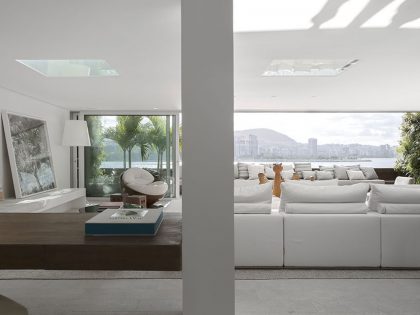 A Stylish Modern Home Sparkles with Classy and Luxurious Interiors in Rio de Janeiro by Studio Arthur Casas (2)