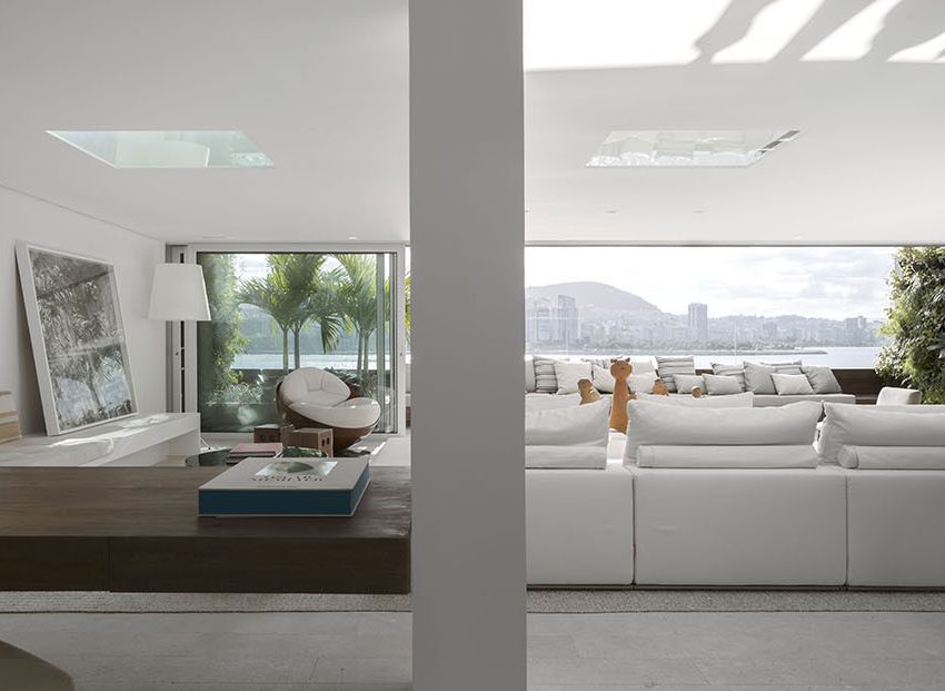 A Stylish Modern Home Sparkles with Classy and Luxurious Interiors in Rio de Janeiro by Studio Arthur Casas (2)