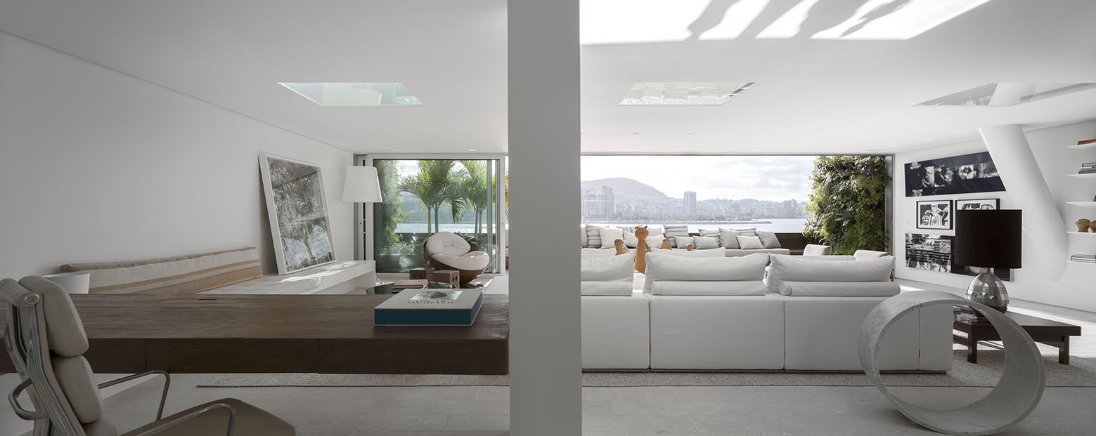 A Stylish Modern Home Sparkles with Classy and Luxurious Interiors in Rio de Janeiro by Studio Arthur Casas (2)