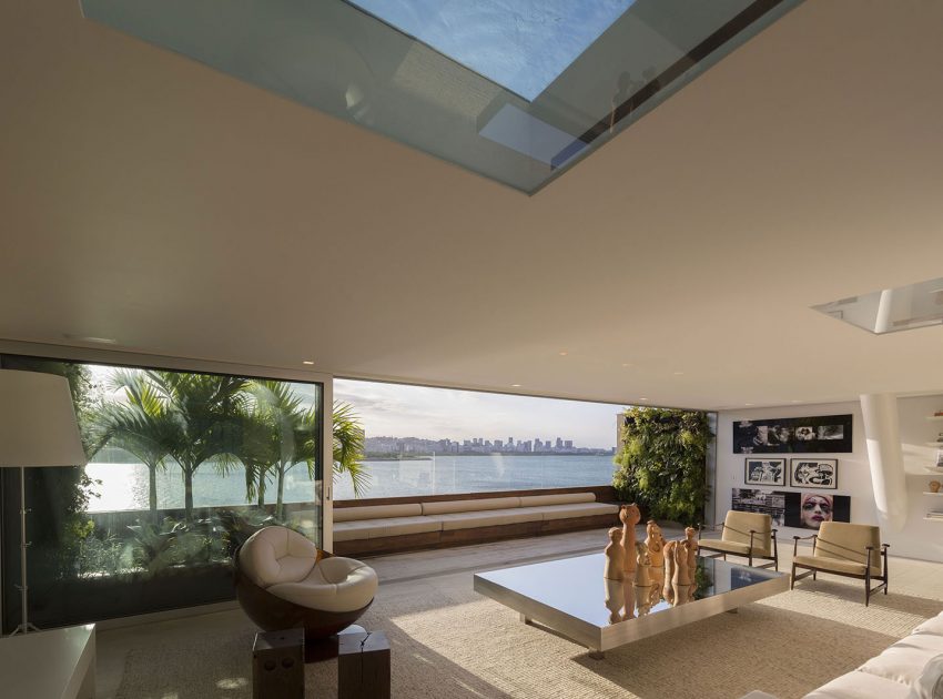 A Stylish Modern Home Sparkles with Classy and Luxurious Interiors in Rio de Janeiro by Studio Arthur Casas (3)