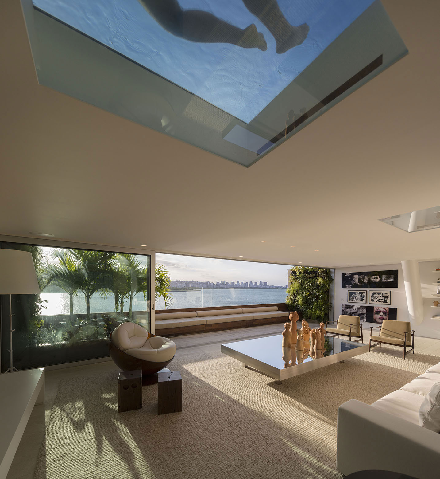 A Stylish Modern Home Sparkles with Classy and Luxurious Interiors in Rio de Janeiro by Studio Arthur Casas (3)