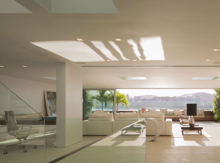 A Stylish Modern Home Sparkles with Classy and Luxurious Interiors in Rio de Janeiro by Studio Arthur Casas (5)