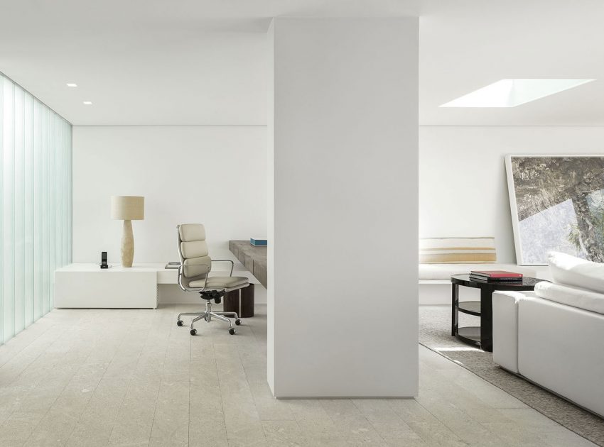 A Stylish Modern Home Sparkles with Classy and Luxurious Interiors in Rio de Janeiro by Studio Arthur Casas (6)