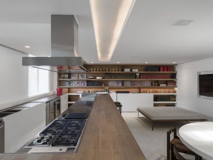 A Stylish Modern Home Sparkles with Classy and Luxurious Interiors in Rio de Janeiro by Studio Arthur Casas (7)