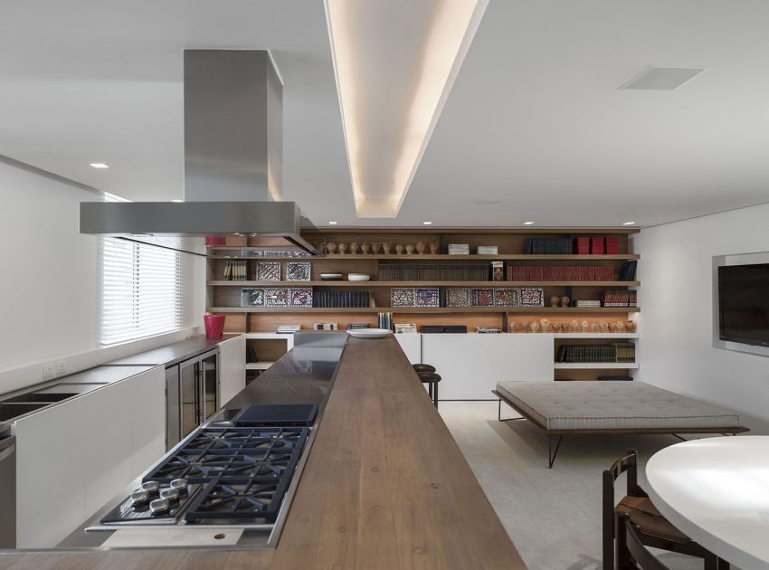 A Stylish Modern Home Sparkles with Classy and Luxurious Interiors in Rio de Janeiro by Studio Arthur Casas (7)