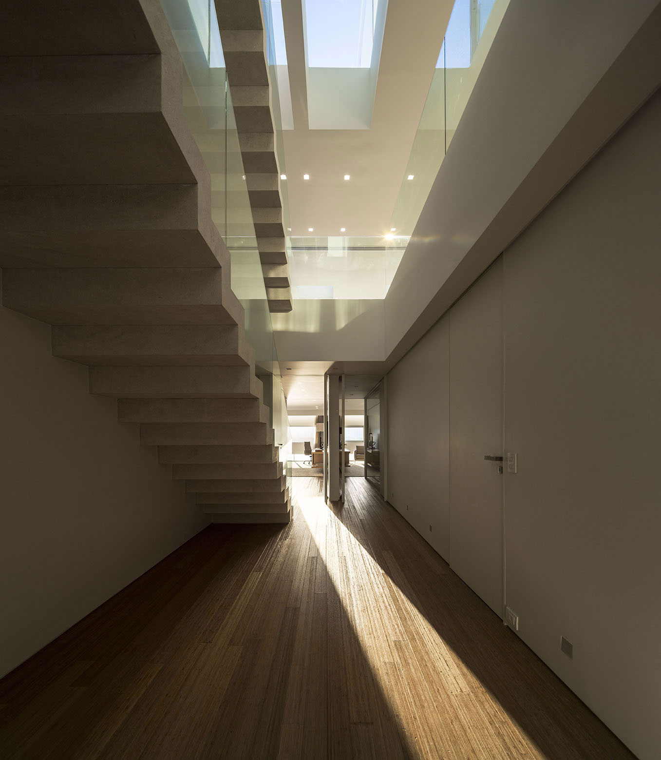 A Stylish Modern Home Sparkles with Classy and Luxurious Interiors in Rio de Janeiro by Studio Arthur Casas (8)