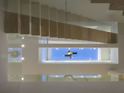 A Stylish Modern Home Sparkles with Classy and Luxurious Interiors in Rio de Janeiro by Studio Arthur Casas (9)