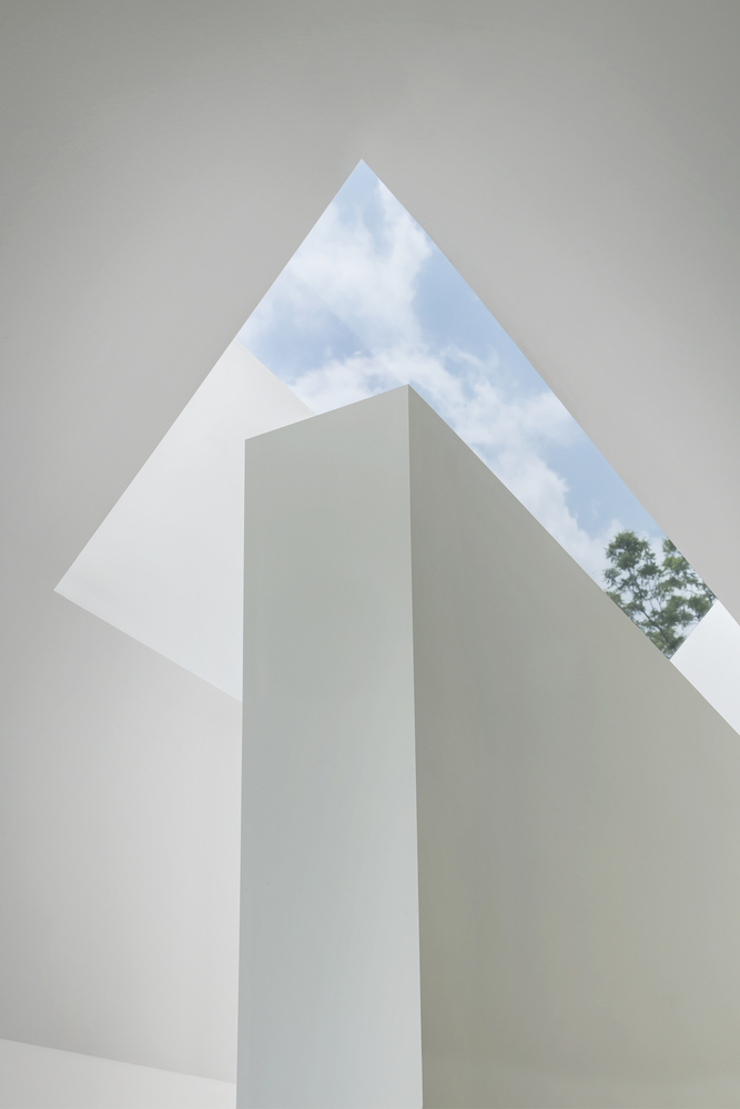 A Stylish Modern Home for a Car Collector in Austin, Texas by Matt Fajkus Architecture (21)