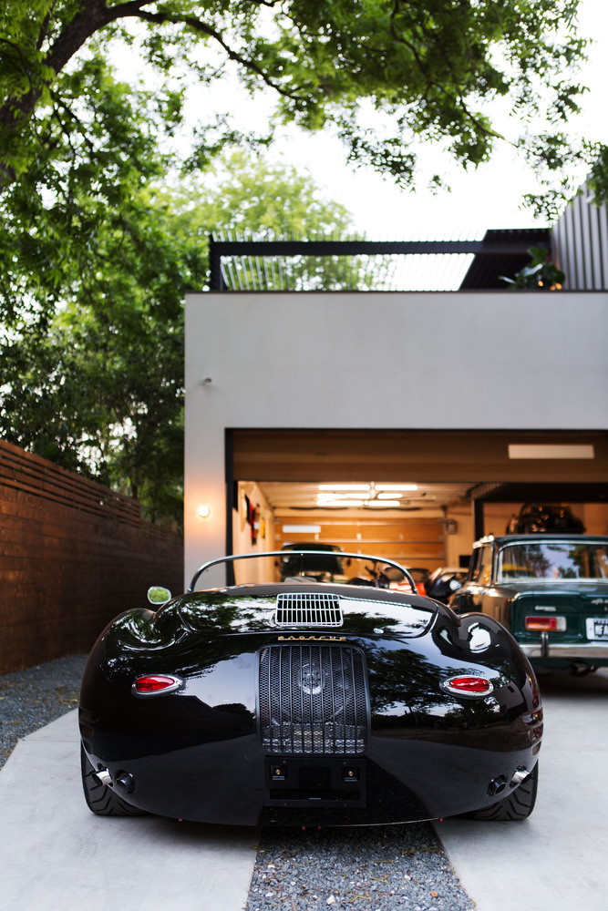 A Stylish Modern Home for a Car Collector in Austin, Texas by Matt Fajkus Architecture (7)