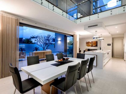 A Stylish Modern Home with Cheerful and Unique Interior Filled with Smart Color in Perth by Granwood by Zorzi (12)