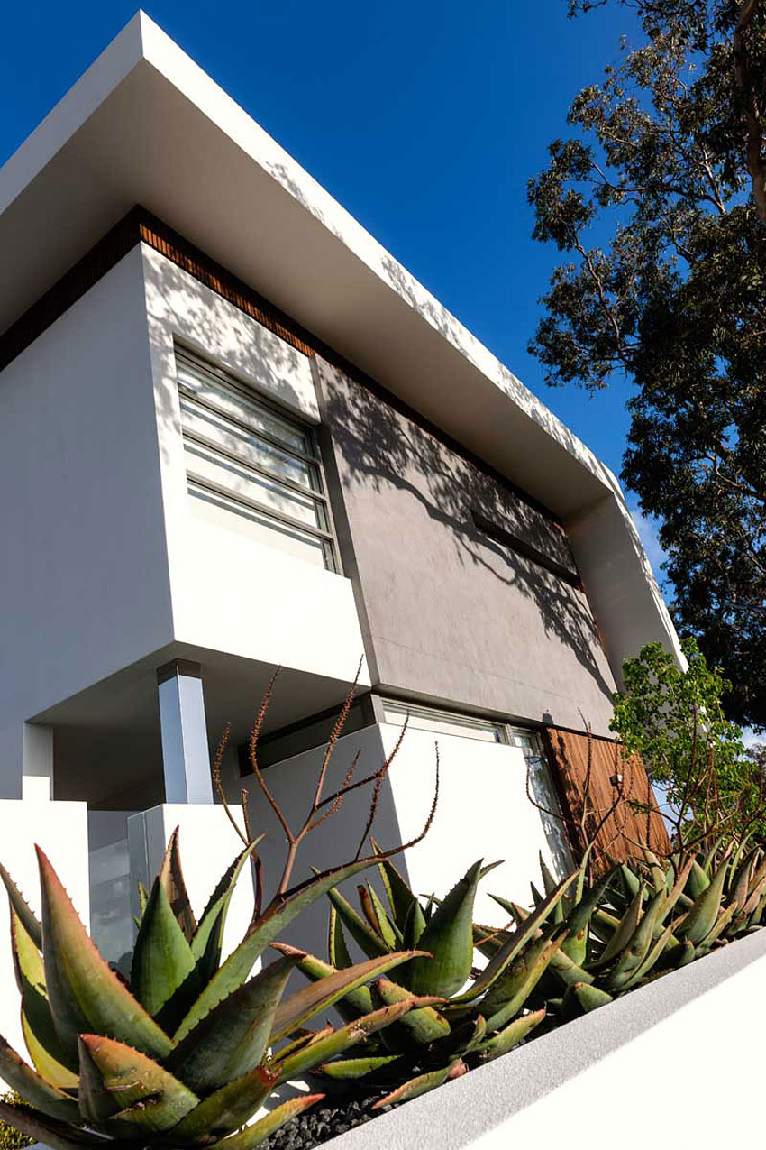 A Stylish Modern Home with Cheerful and Unique Interior Filled with Smart Color in Perth by Granwood by Zorzi (3)