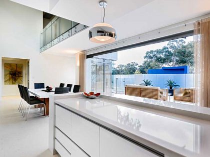 A Stylish Modern Home with Cheerful and Unique Interior Filled with Smart Color in Perth by Granwood by Zorzi (8)