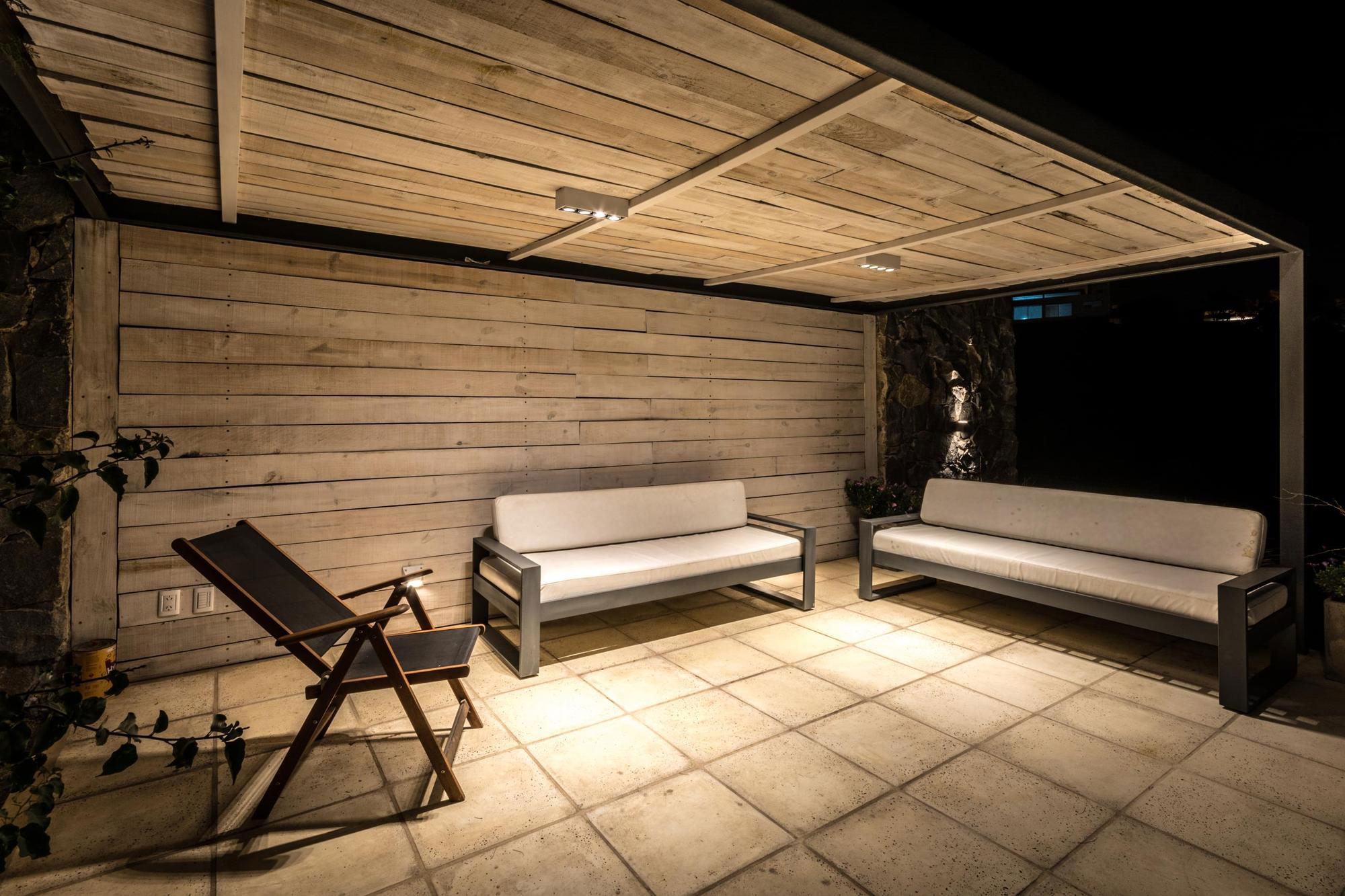 A Stylish Modern Home with Opaque Facade and Clean Lines in Cordoba, Argentina by Federico Olmedo (11)