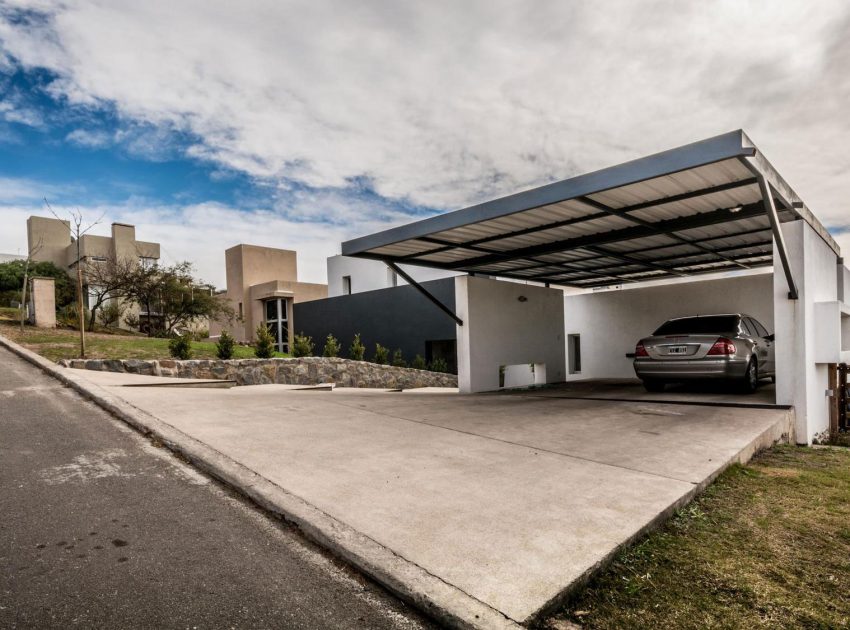 A Stylish Modern Home with Opaque Facade and Clean Lines in Cordoba, Argentina by Federico Olmedo (3)