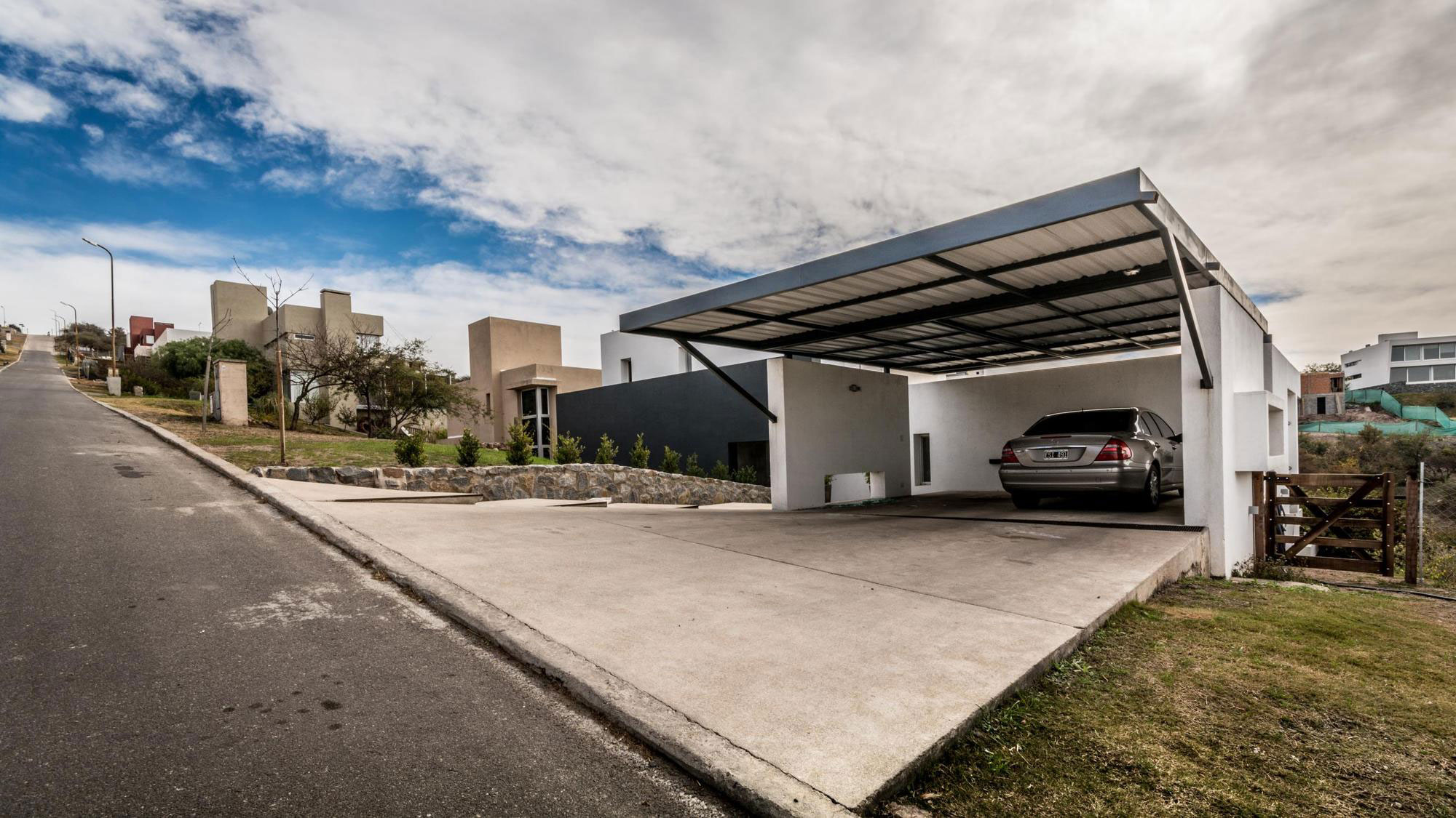 A Stylish Modern Home with Opaque Facade and Clean Lines in Cordoba, Argentina by Federico Olmedo (3)