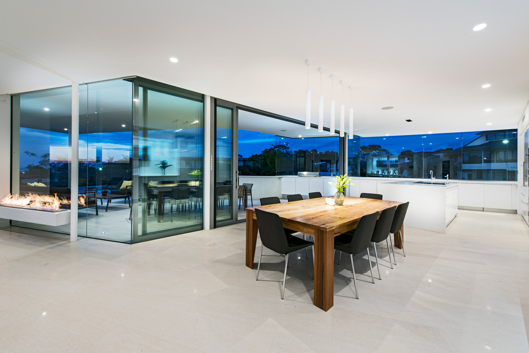 A Stylish Modern Home with Strong Clean Lines and Minimalist Aesthetic in Perth, Australia by Cambuild & Banham Architects (16)