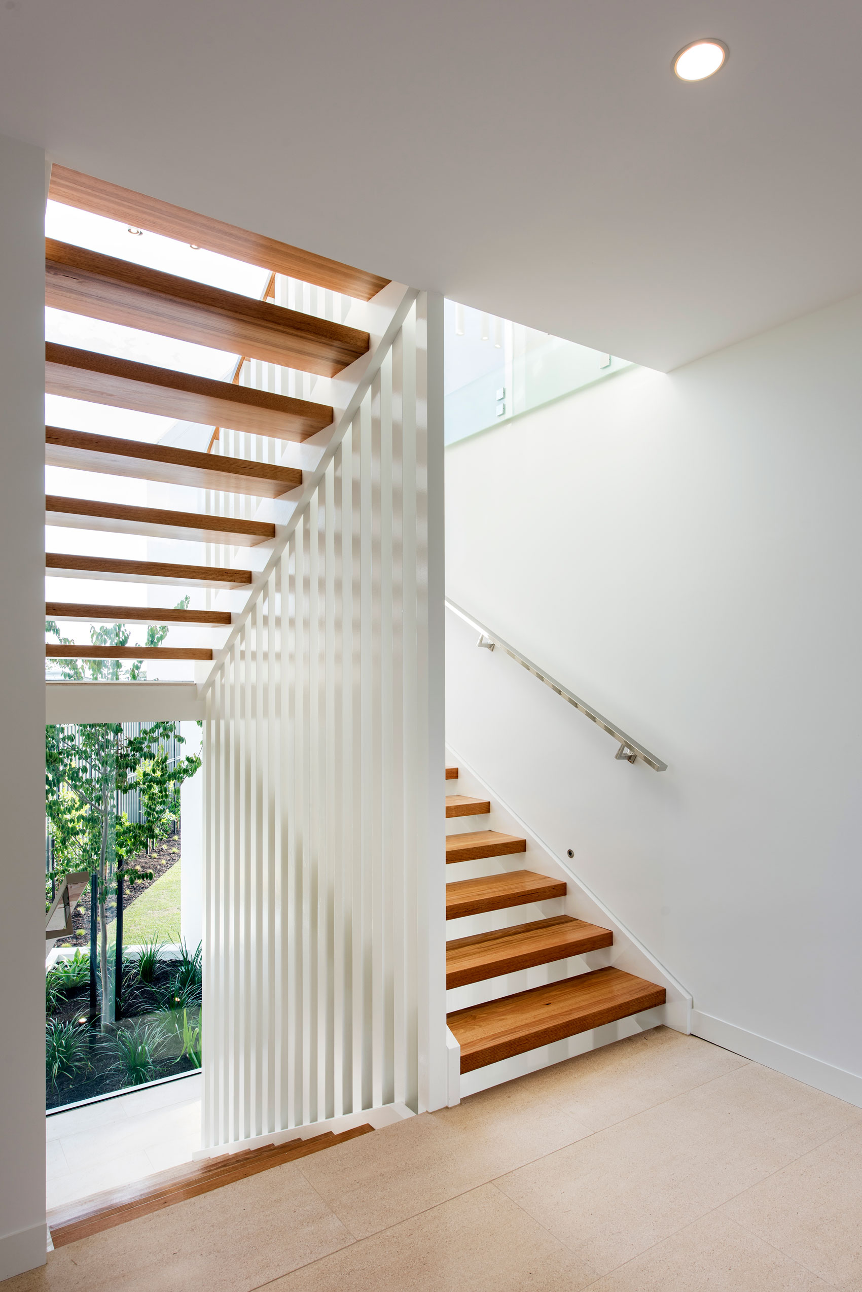 A Stylish Modern Home with Strong Clean Lines and Minimalist Aesthetic in Perth, Australia by Cambuild & Banham Architects (19)