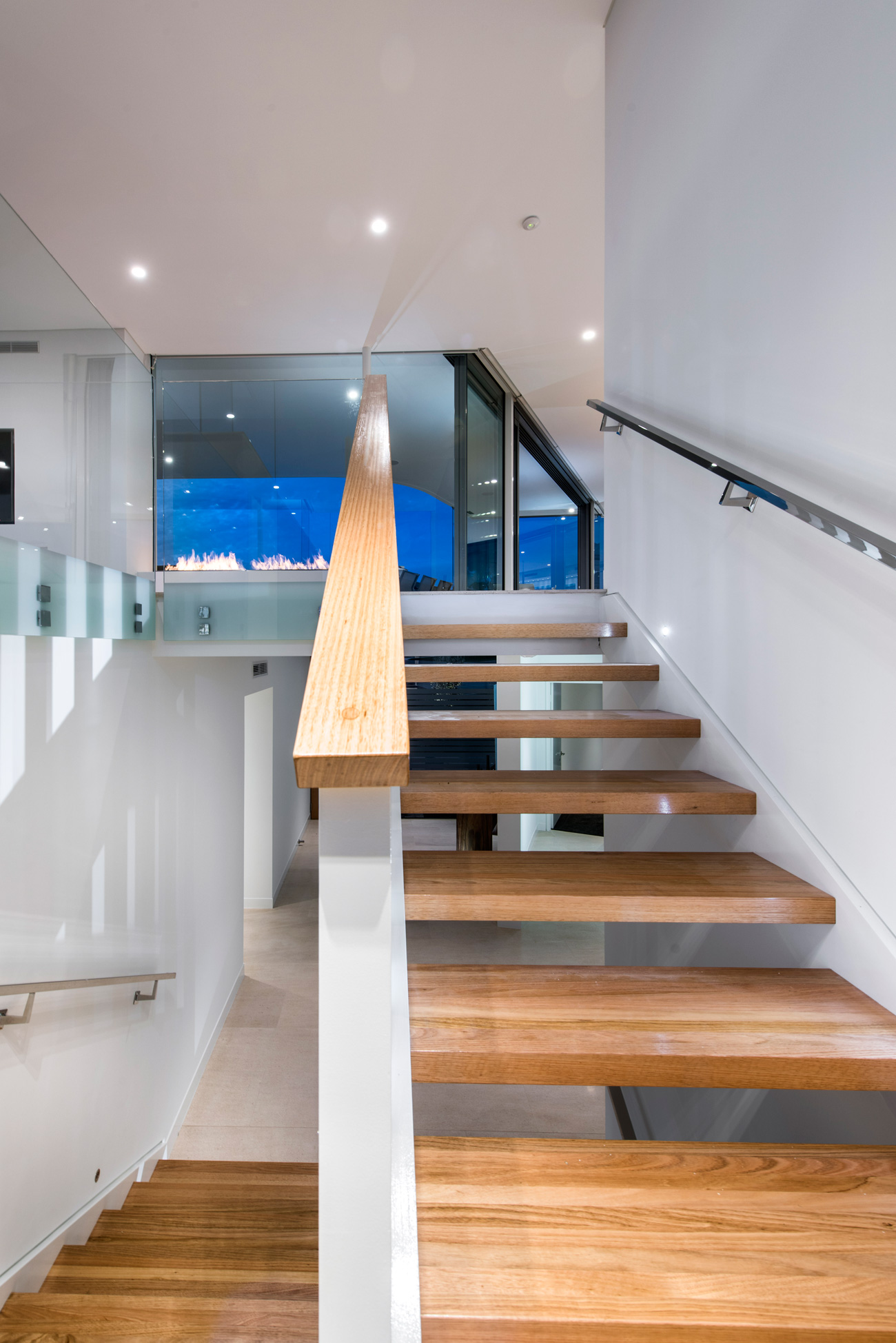 A Stylish Modern Home with Strong Clean Lines and Minimalist Aesthetic in Perth, Australia by Cambuild & Banham Architects (24)