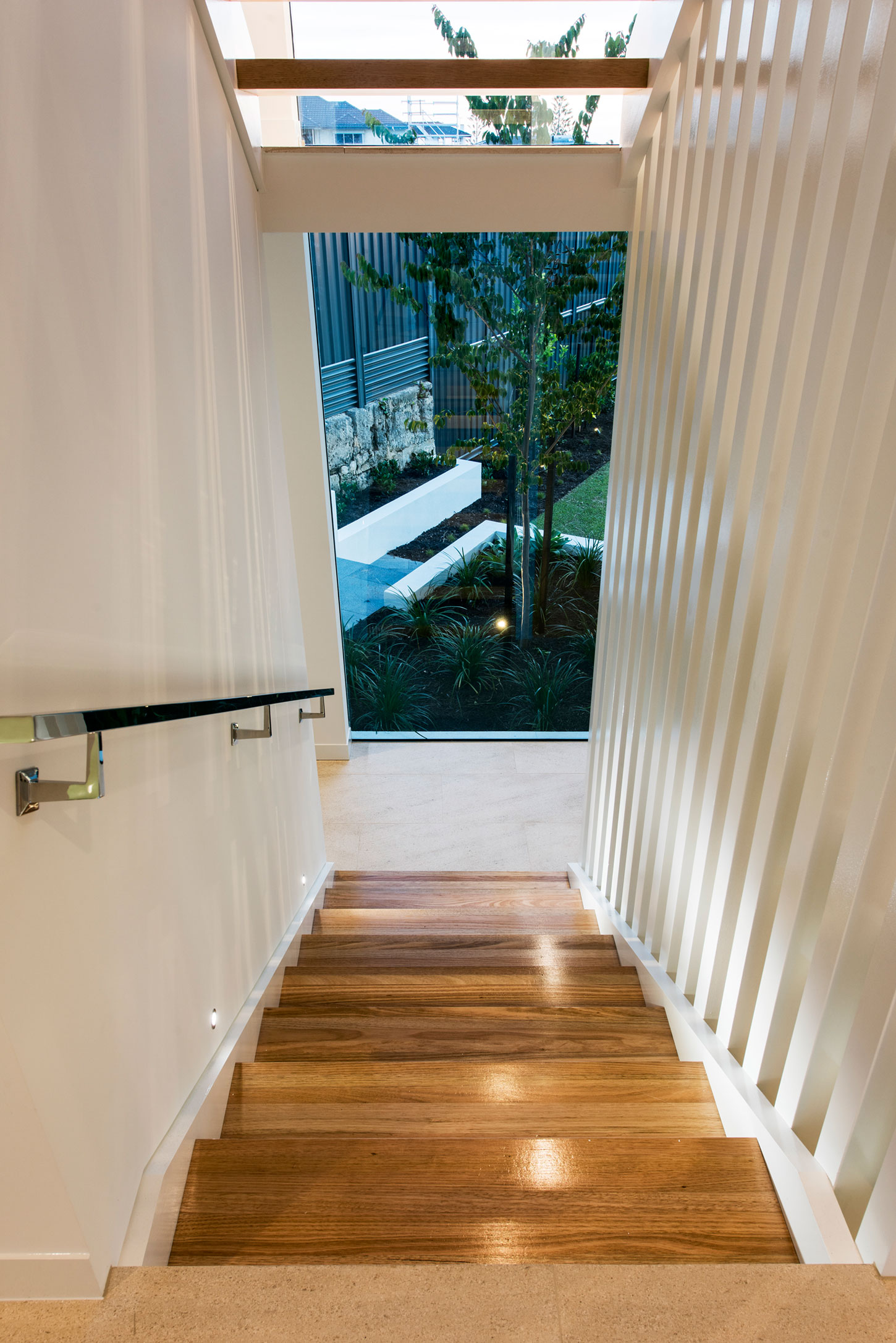 A Stylish Modern Home with Strong Clean Lines and Minimalist Aesthetic in Perth, Australia by Cambuild & Banham Architects (27)