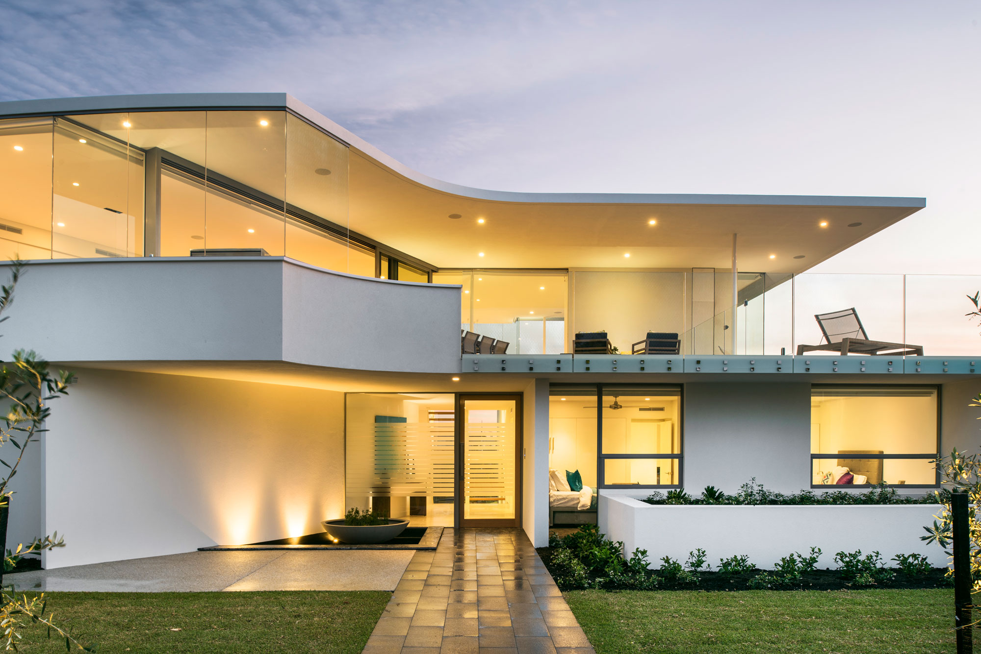 A Stylish Modern Home with Strong Clean Lines and Minimalist Aesthetic in Perth, Australia by Cambuild & Banham Architects (3)