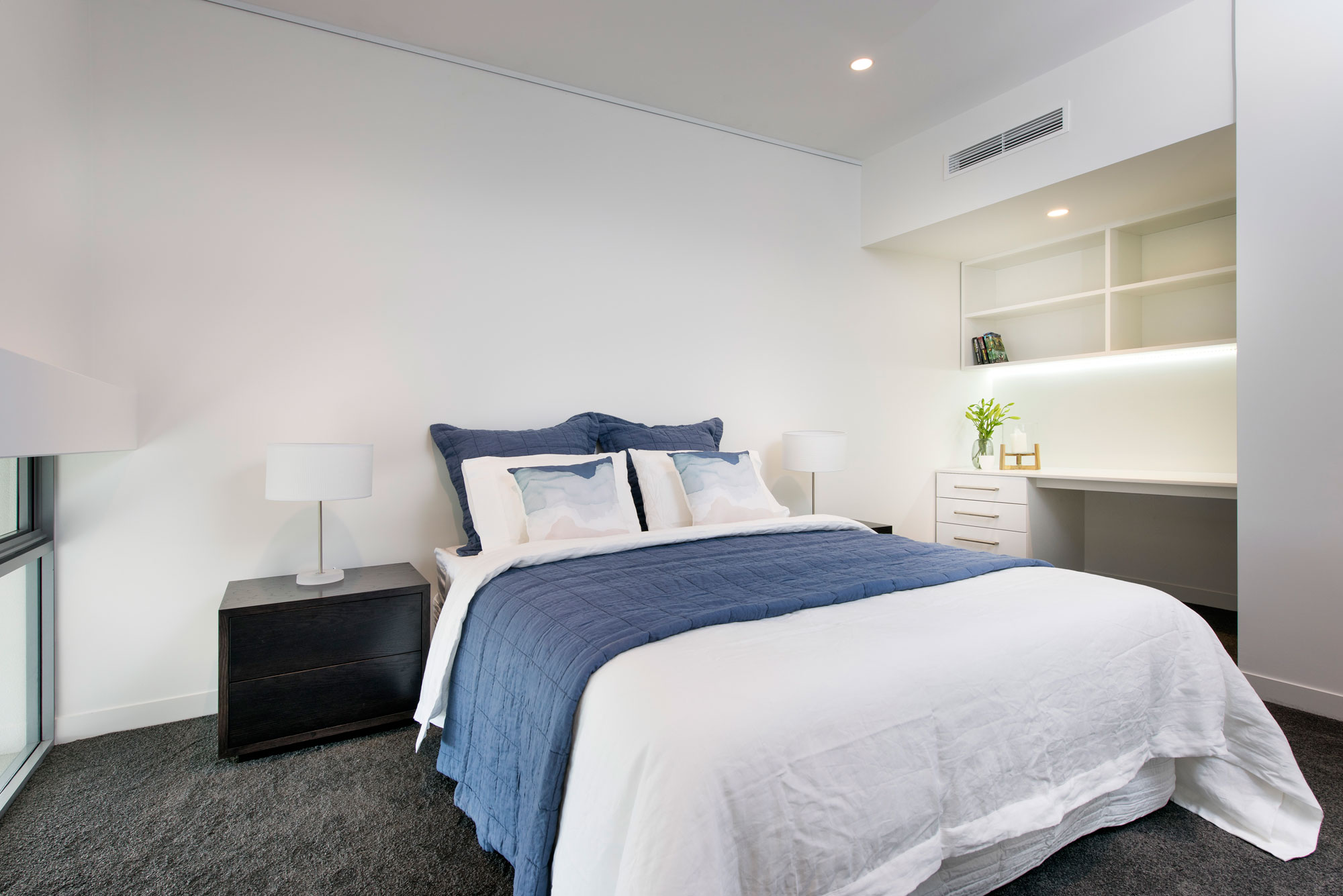 A Stylish Modern Home with Strong Clean Lines and Minimalist Aesthetic in Perth, Australia by Cambuild & Banham Architects (30)