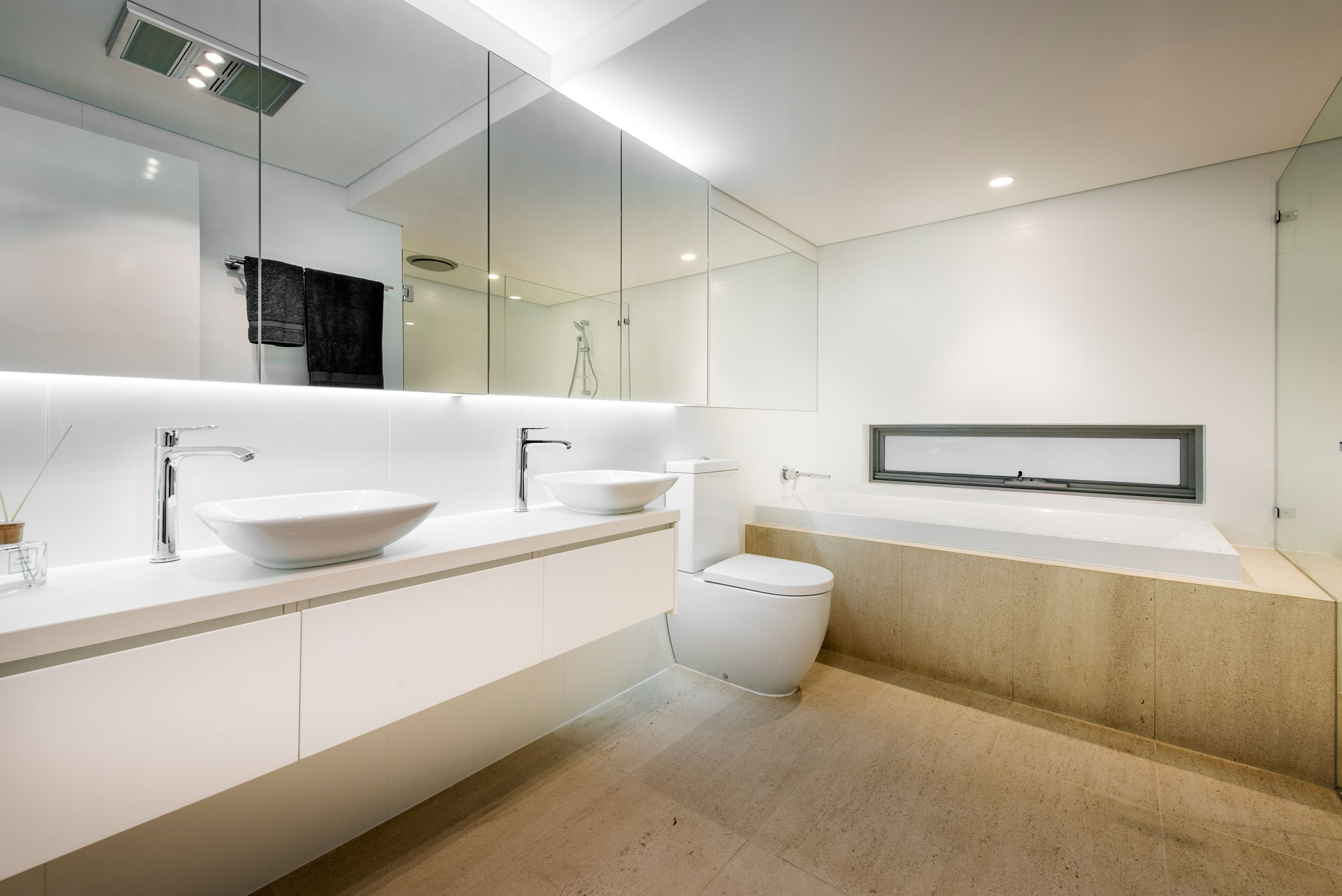 A Stylish Modern Home with Strong Clean Lines and Minimalist Aesthetic in Perth, Australia by Cambuild & Banham Architects (32)