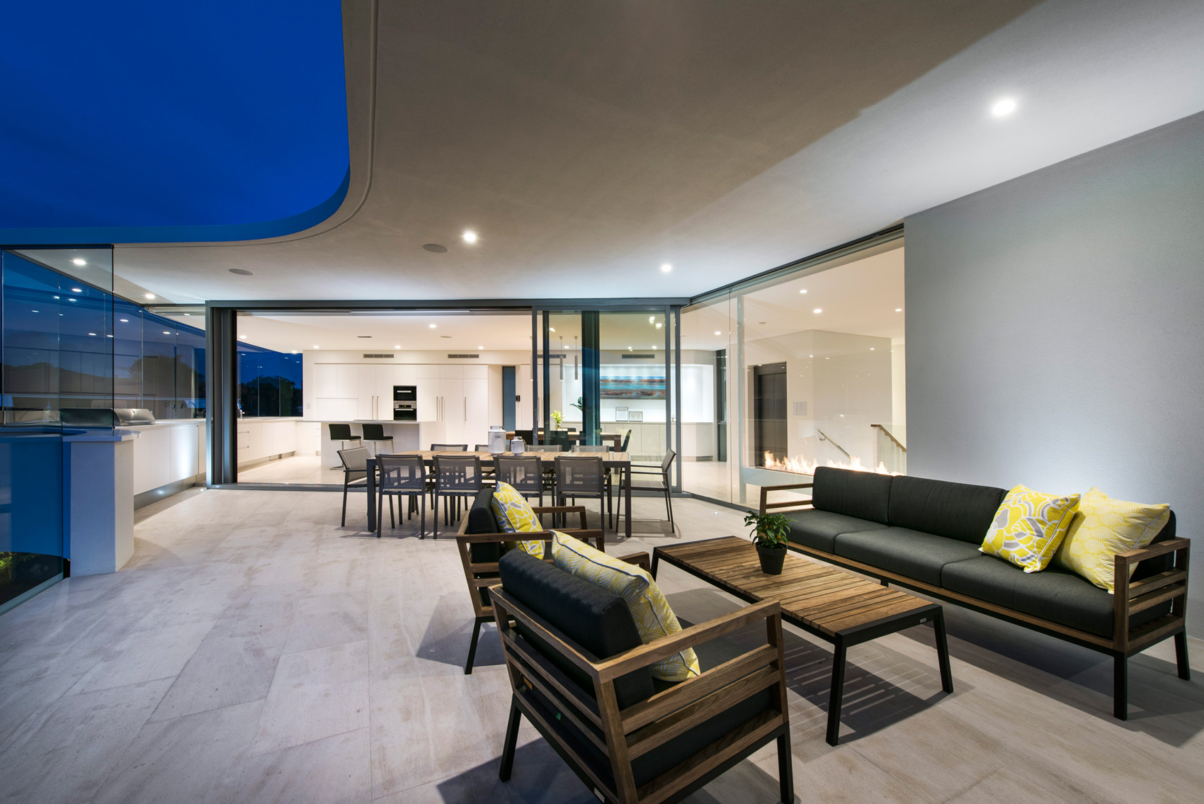 A Stylish Modern Home with Strong Clean Lines and Minimalist Aesthetic in Perth, Australia by Cambuild & Banham Architects (36)