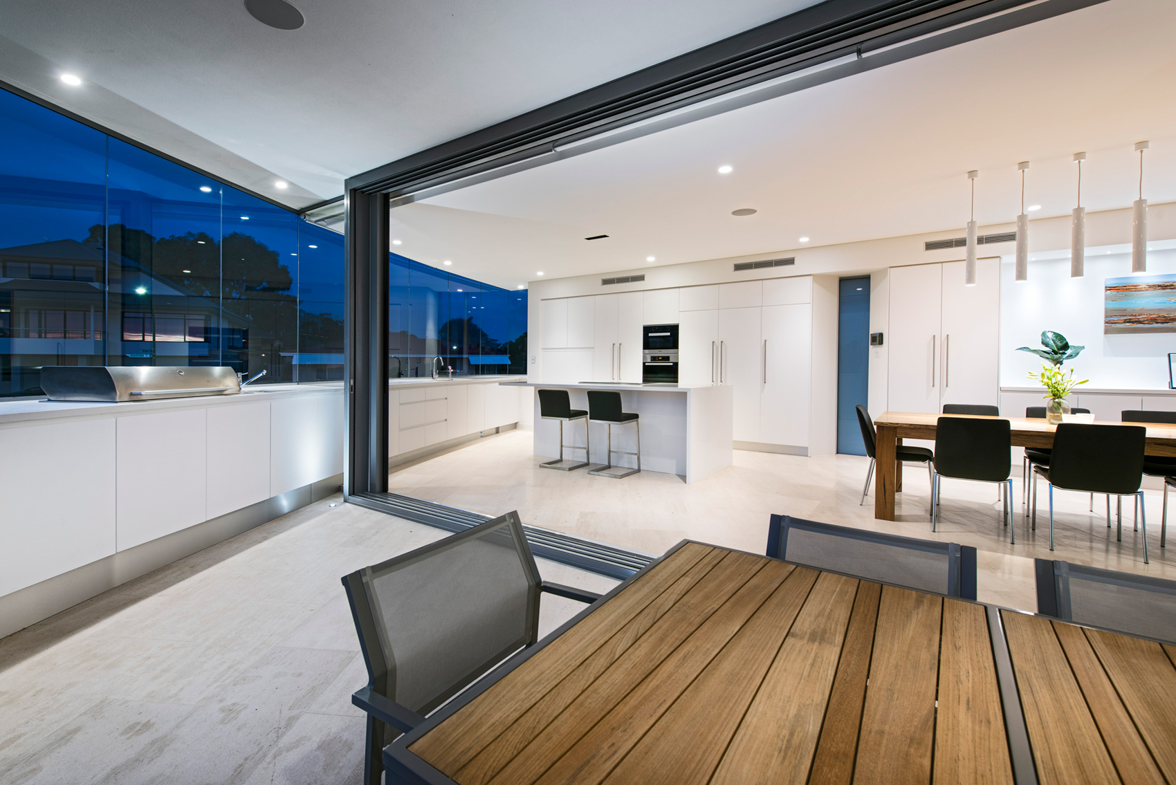 A Stylish Modern Home with Strong Clean Lines and Minimalist Aesthetic in Perth, Australia by Cambuild & Banham Architects (37)