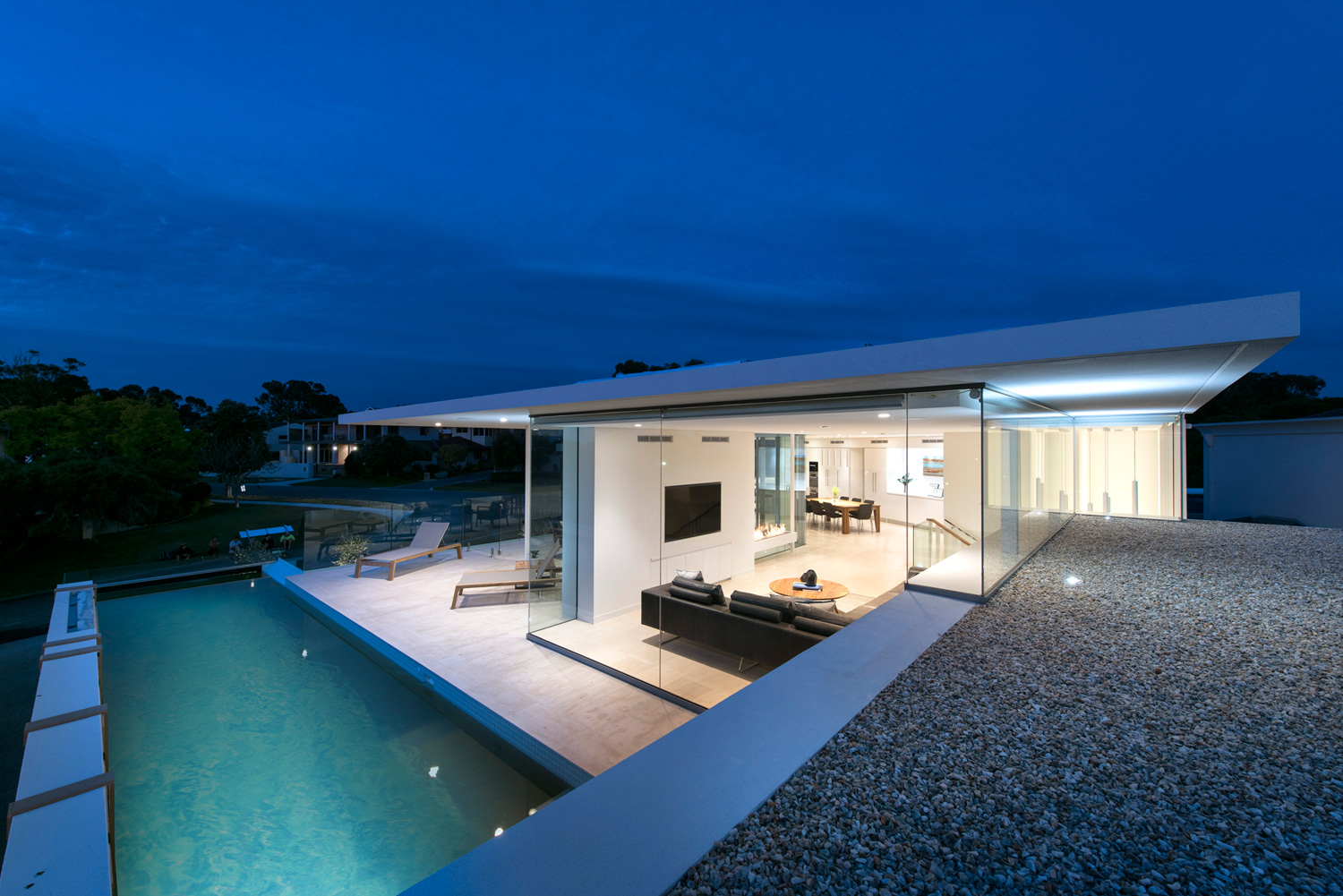 A Stylish Modern Home with Strong Clean Lines and Minimalist Aesthetic in Perth, Australia by Cambuild & Banham Architects (5)