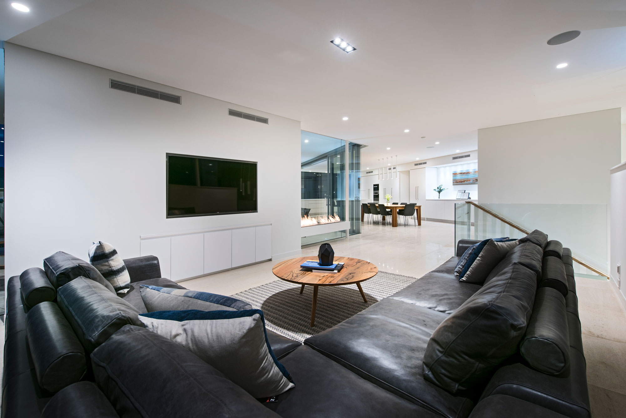 A Stylish Modern Home with Strong Clean Lines and Minimalist Aesthetic in Perth, Australia by Cambuild & Banham Architects (6)