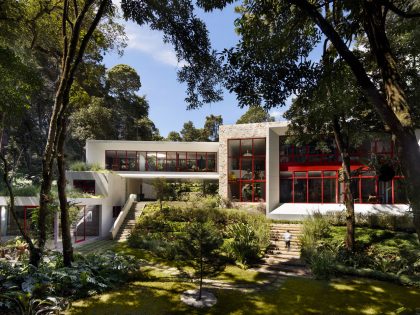 A Stylish Modern House Surrounded by Forests and Tall Trees in Guatemala City