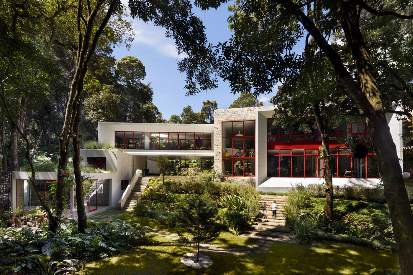 A Stylish Modern House Surrounded by Forests and Tall Trees in Guatemala City by Solis Colomer Arquitectos (1)