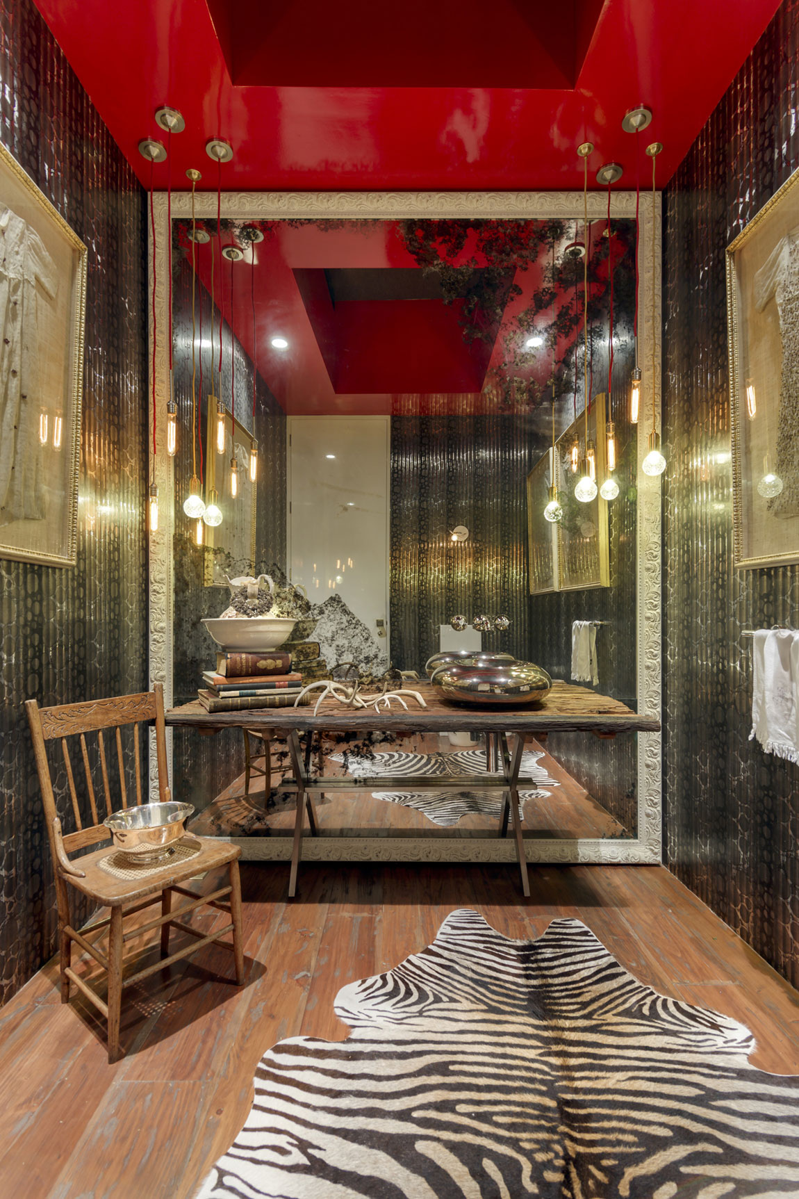 A Stylish Modern House Surrounded by Forests and Tall Trees in Guatemala City by Solis Colomer Arquitectos (11)