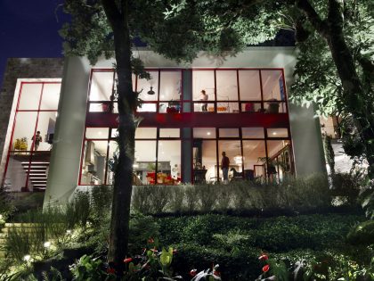 A Stylish Modern House Surrounded by Forests and Tall Trees in Guatemala City by Solis Colomer Arquitectos (14)